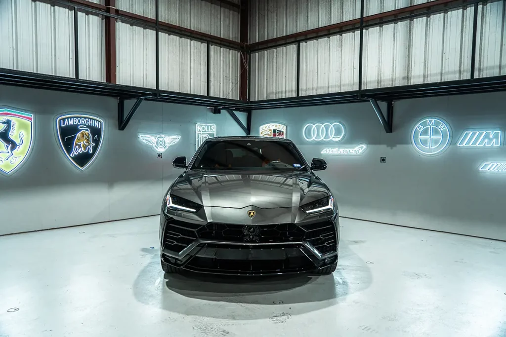 Grey-Lamborghini-Urus-for-Rent-in-Houston-2.webp