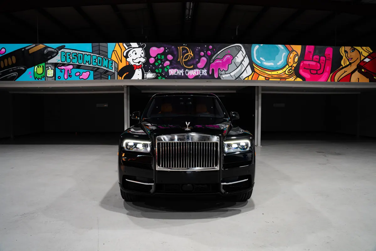 Black Rolls Royce Cullinan for Rent in Houston 2